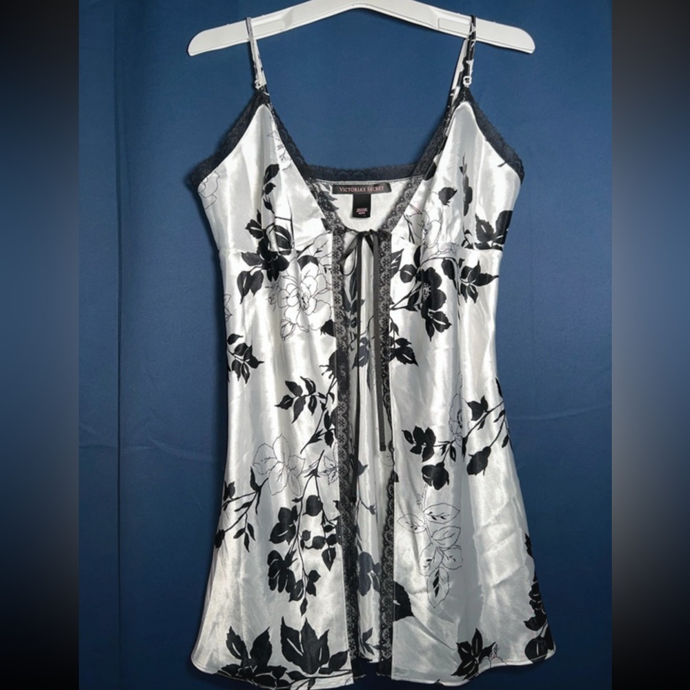 Vintage Victoria’s Secret stain slip dress